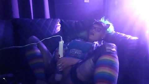 Amateur ebony gives blow job and shows her big ass