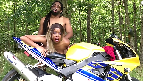 Ebony babes with big ass in outdoor sex show off bodies 2