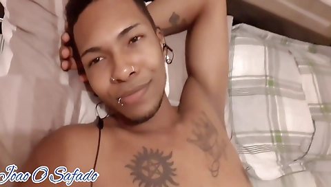 Busty amateur tattooed chick shows her natural body