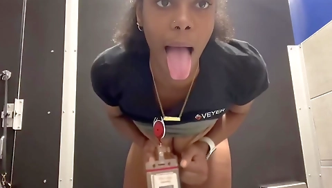 Ebony beauty enjoys her body in amateur solo video