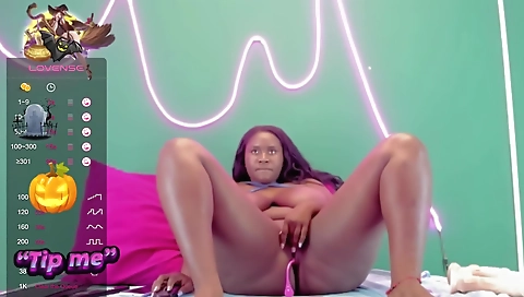 Huge tits ebony babe is showing her beautiful body