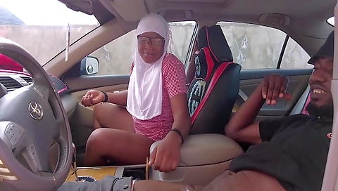 Big ass brunette gets fucked in a car on a car ride