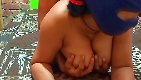 Indian brunette in black tights & ass to get banged