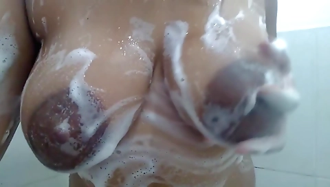 Sexy ebony milf with big tits is enjoying her shower