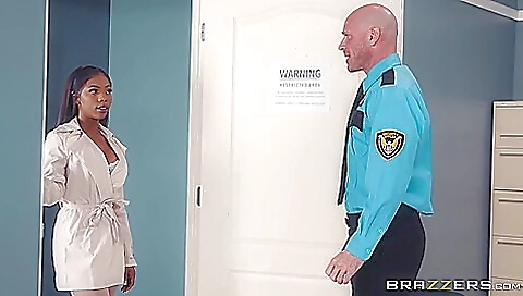 Sarah Banks, Johnny Sins Pussy Pat-down / 6.1.2018