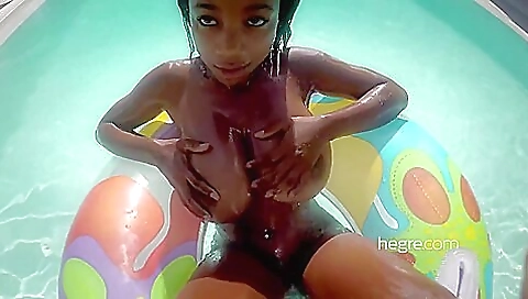 Kiky Pool Party