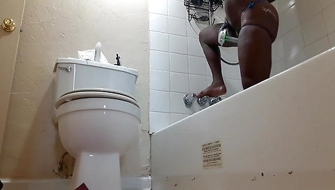 Webcam solo vid of a beautiful ebony with a big ass